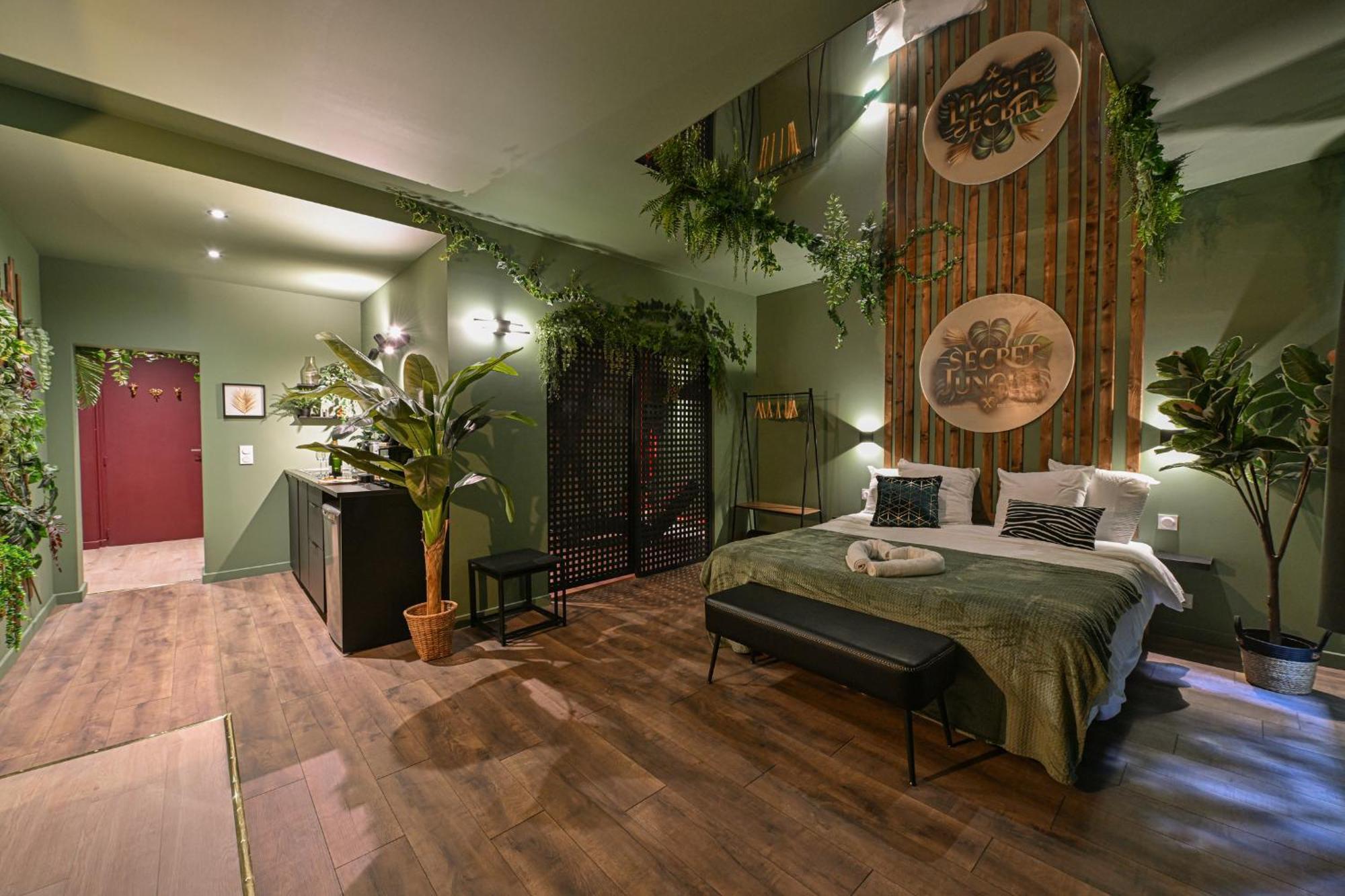 Secret Jungle - Love Room By Prim0 C0Nciergerie Royat Exterior foto